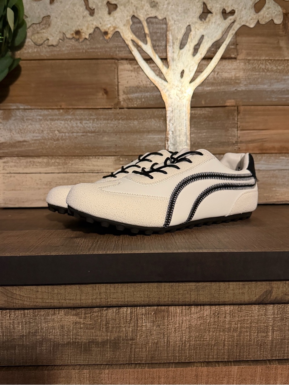 Casual Sneakers for Women Lightweight Walking Tennis Shoes Size 8 NIB